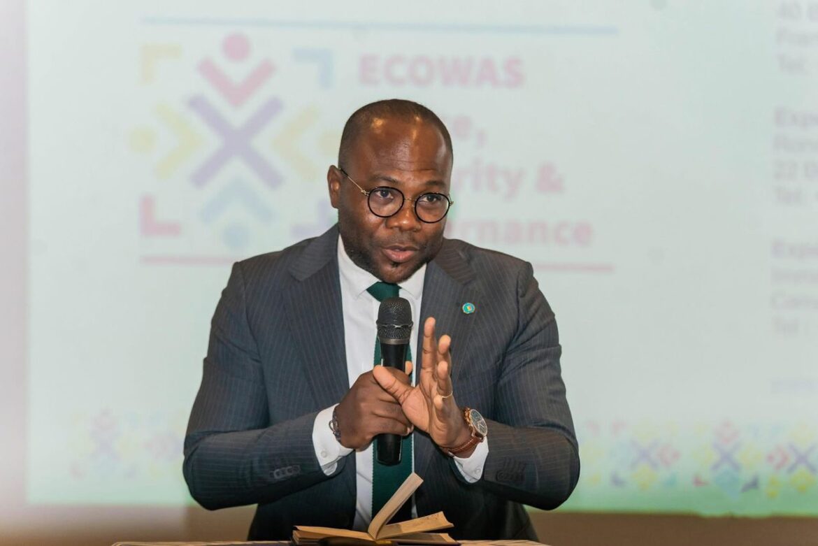 Oswald Padonou : « le front terroriste est partout et nulle part à la fois »